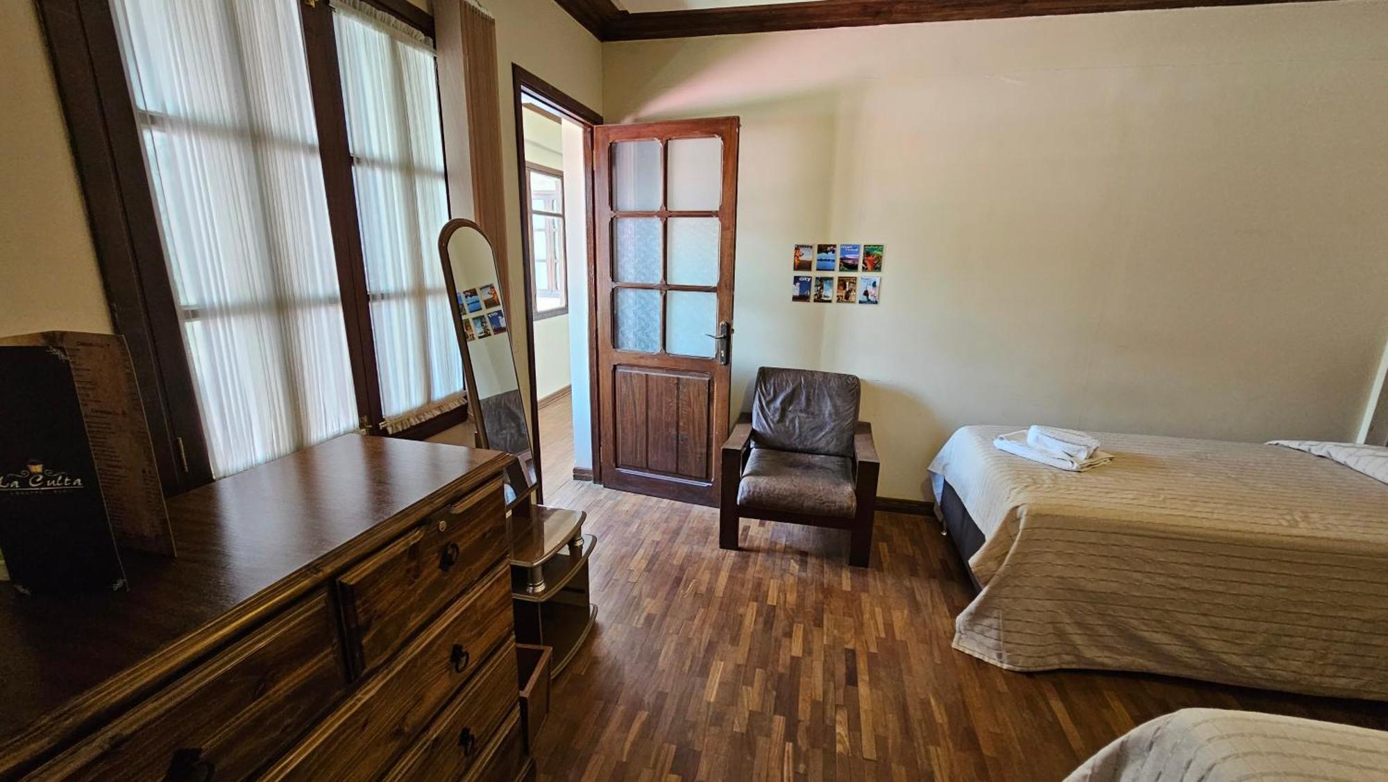 Hotel La Culta Hostal & Centro Cultural Sucre Pokoj fotografie